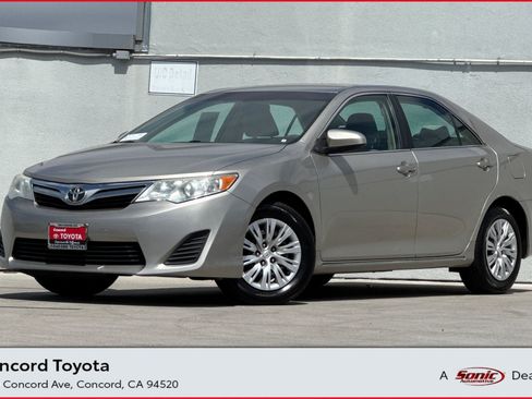 Used 2014 Toyota Camry LE FWD image 1