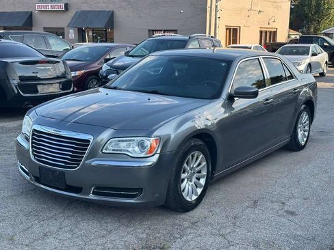 Used 2012 Chrysler 300 RWD image 1