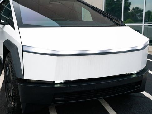 Used 2024 Tesla Cybertruck AWD Crew Cab image 5