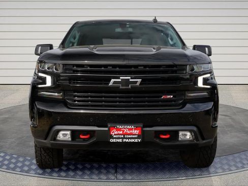 Used 2021 Chevrolet Silverado 1500 LT Trail Boss w/ Convenience Package II AWD/4WD image 2