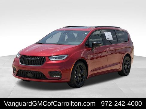 Used 2025 Chrysler Pacifica Limited FWD image 5