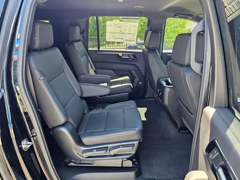 New 2026 Chevrolet Suburban LT w/ Comfort Package AWD/4WD image 12