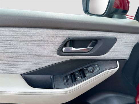 Used 2021 Nissan Rogue SV image 9