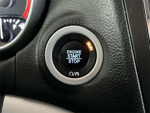 Used 2017 Dodge Journey SE image 30