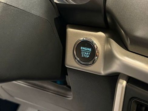 Certified 2024 Ford Expedition XLT image 17