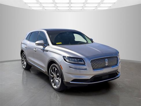 Used 2021 Lincoln Nautilus Reserve w/ Equipment Group 201A image 3