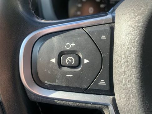 Used 2019 Volvo XC60 T6 Momentum w/ Multimedia Package AWD/4WD image 12