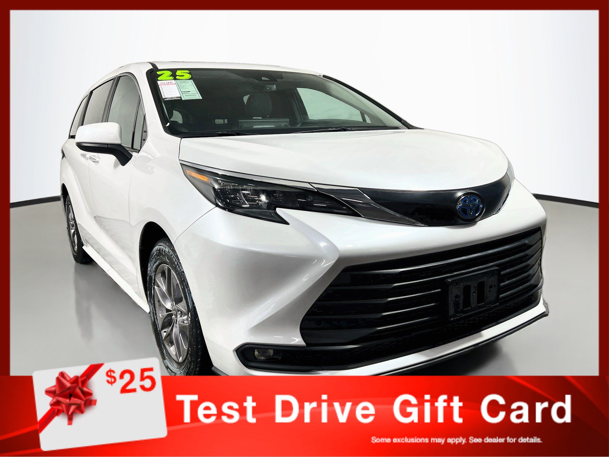 Used 2025 Toyota Sienna XLE FWD image 1