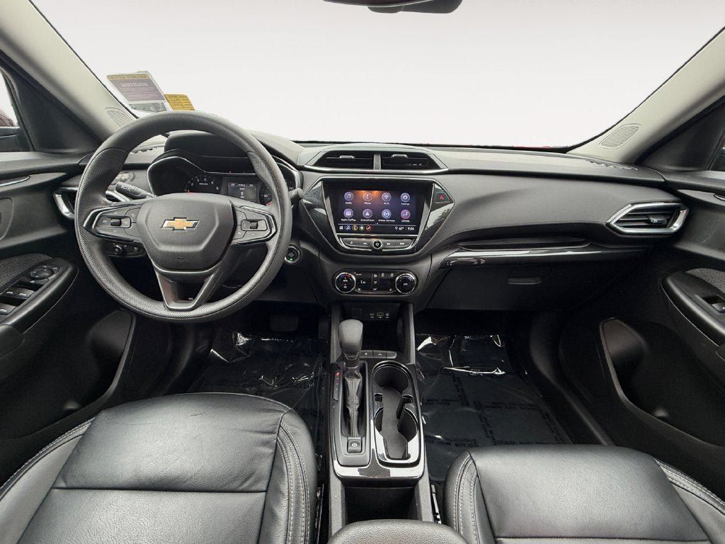 Used 2022 Chevrolet TrailBlazer LT w/ Convenience Package FWD image 12