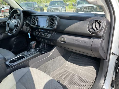 Used 2022 Toyota Tacoma SR AWD/4WD image 41