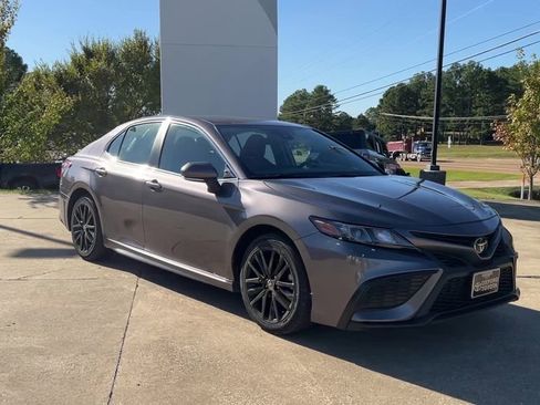 Used 2023 Toyota Camry SE image 8