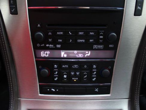 Used 2011 Cadillac Escalade Platinum image 21