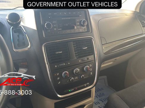 Used 2017 Dodge Grand Caravan SE w/ UConnect Hands-Free Group image 11