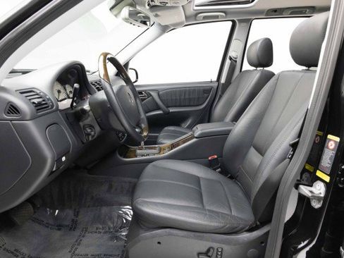 Used 2002 Mercedes-Benz ML 55 AMG 4MATIC image 28