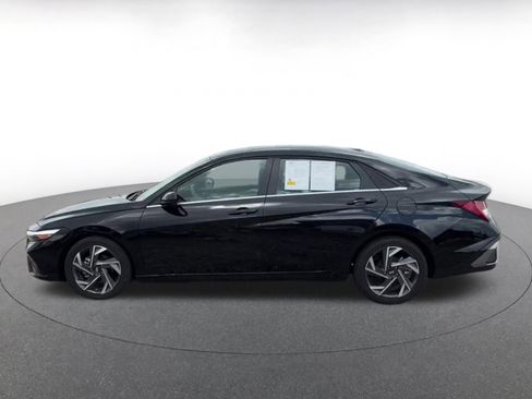 Used 2025 Hyundai Elantra SEL FWD image 7