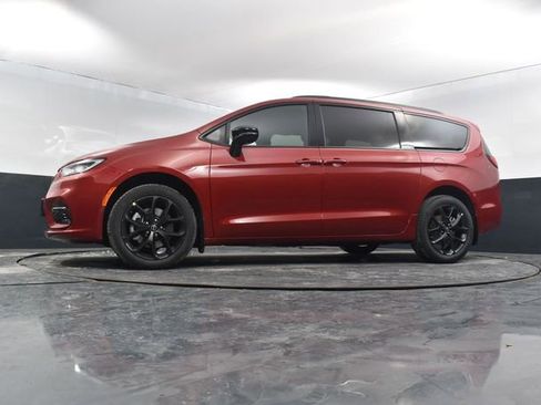New 2026 Chrysler Pacifica Select image 48