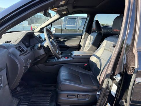 Used 2025 Honda Passport TrailSport image 10