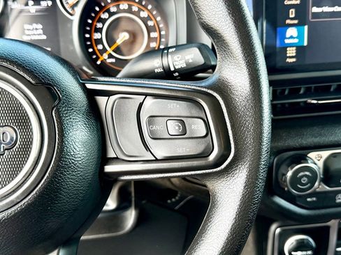 Used 2025 Jeep Gladiator Sport image 23