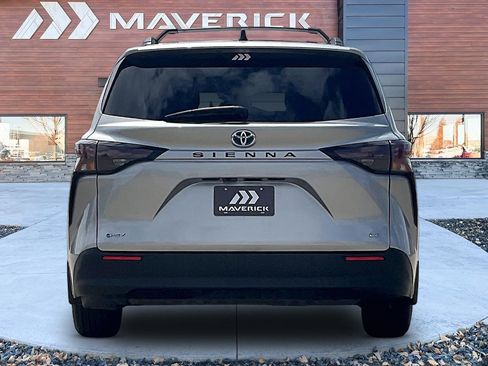 Used 2025 Toyota Sienna LE FWD image 6