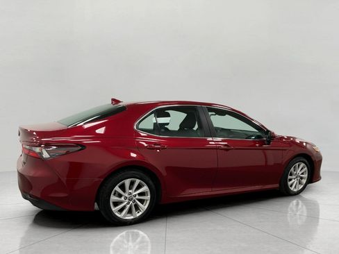 Used 2022 Toyota Camry LE image 3
