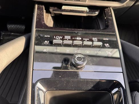 Certified 2025 Porsche Cayenne image 26