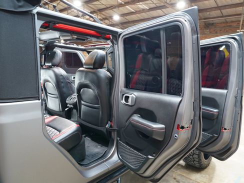 Used 2020 Jeep Gladiator Sport w/ Quick Order Package 24S AWD/4WD image 73