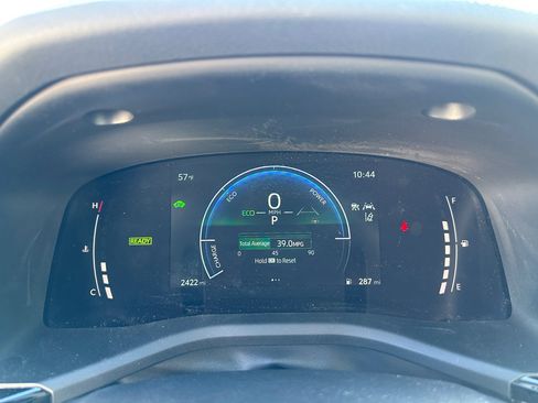 Used 2025 Toyota Camry SE image 6