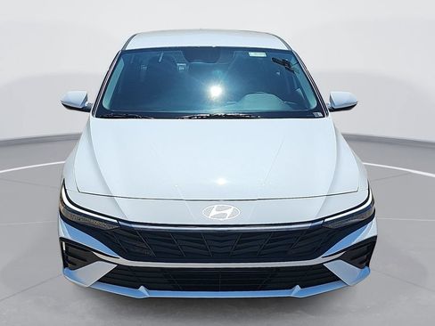 New 2026 Hyundai Elantra SE FWD image 2