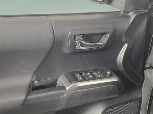 Used 2020 Toyota Tacoma SR5 image 10