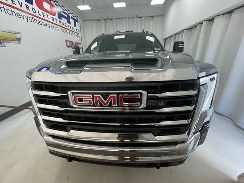 New 2026 GMC Sierra 3500 SLE image 2