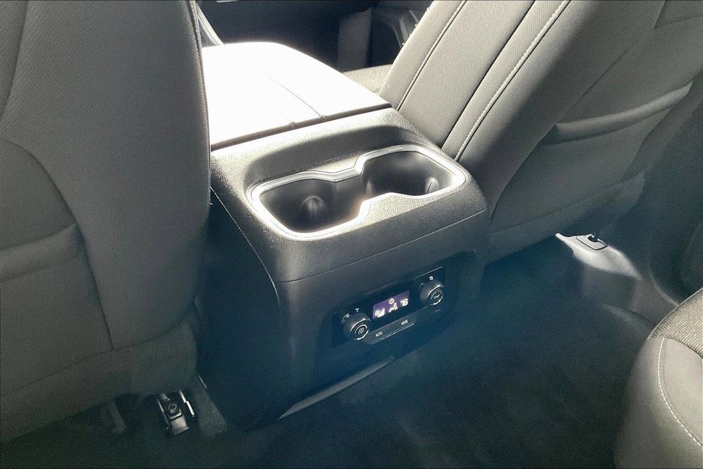 Used 2024 Chevrolet Traverse LT AWD/4WD image 13