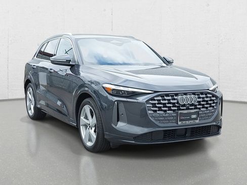 Certified 2025 Audi Q5 Prestige AWD/4WD image 3