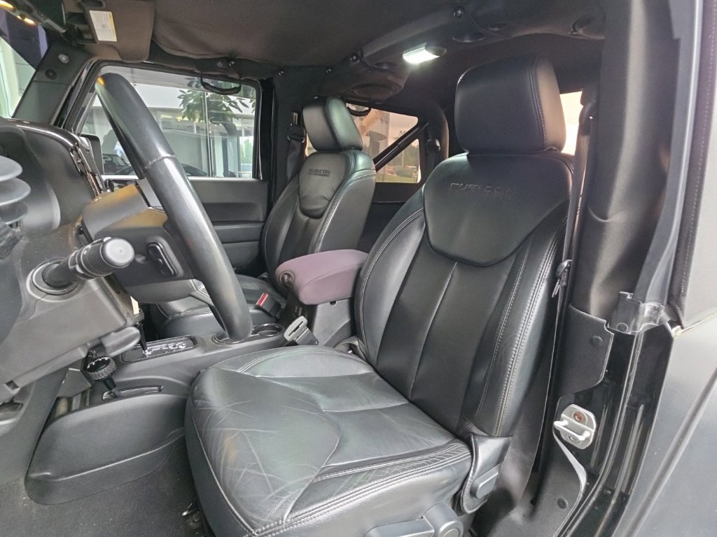 Used 2013 Jeep Wrangler Rubicon AWD/4WD image 16