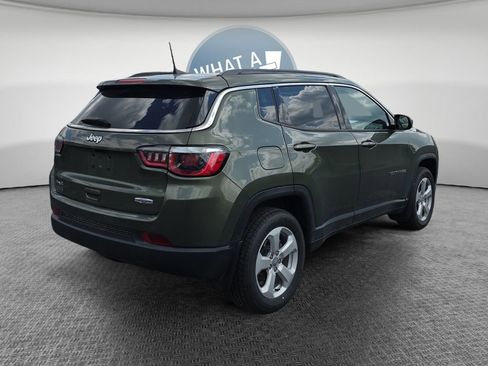 Used 2019 Jeep Compass Latitude w/ Cold Weather Group AWD/4WD image 3