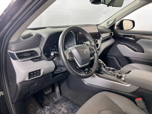 Used 2023 Toyota Highlander Platinum AWD/4WD image 9