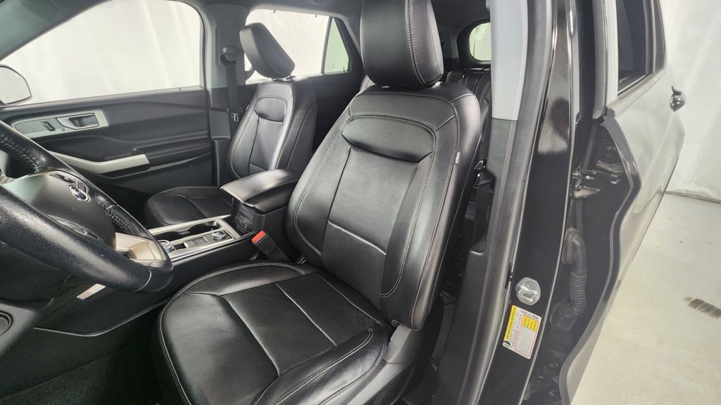 Used 2022 Ford Explorer Limited w/ Equipment Group 301A AWD/4WD image 10