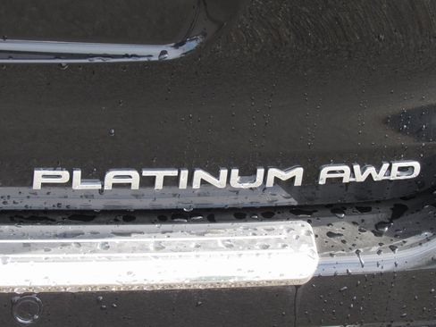 New 2025 Toyota Highlander Platinum image 8