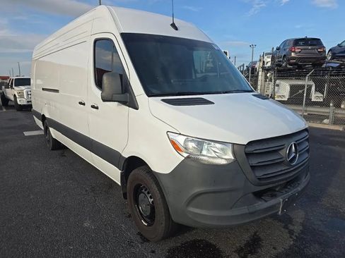 Used 2024 Mercedes-Benz Sprinter 2500 image 5