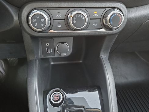 Used 2022 Nissan Kicks S image 10