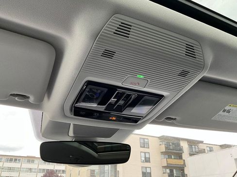 New 2026 Volkswagen Tiguan SE AWD/4WD image 17
