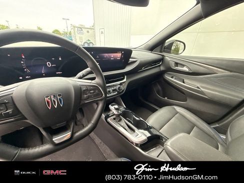 Used 2024 Buick Envista Sport Touring w/ Convenience I Package FWD image 6