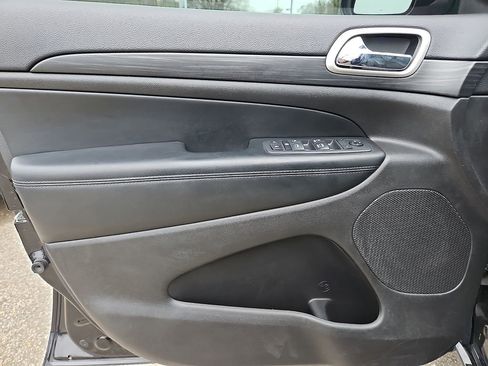 Used 2020 Jeep Grand Cherokee Altitude image 14