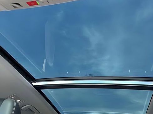 Used 2023 Volkswagen Taos SE w/ Panoramic Sunroof Package AWD/4WD image 22