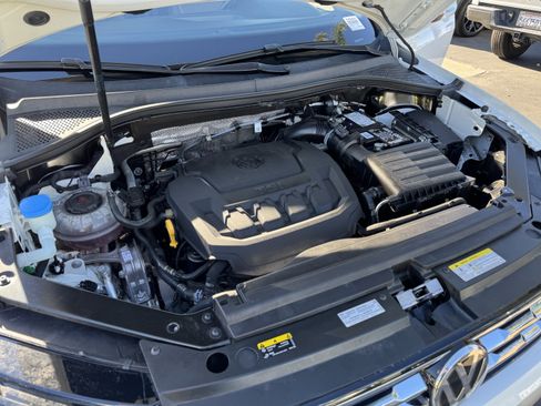 Certified 2021 Volkswagen Tiguan SE w/ Panoramic Sunroof Package image 40