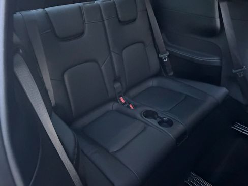 Used 2022 Tesla Model Y Long Range image 14