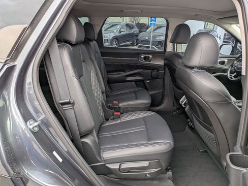 Used 2023 Kia Sorento SX image 32