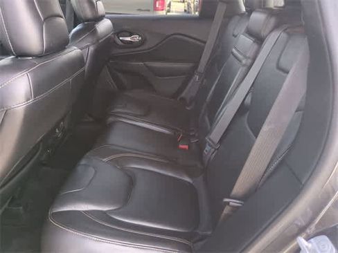 Used 2015 Jeep Cherokee Limited image 19