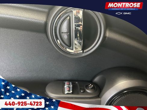 Used 2020 MINI Cooper 2-Door Hardtop image 10