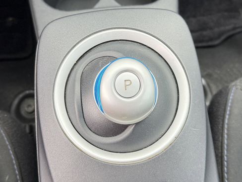 Used 2014 Nissan Leaf S FWD image 31