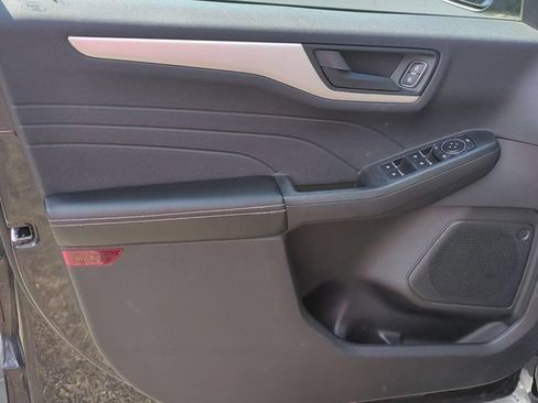 Used 2022 Ford Escape SE w/ Cold Weather Package FWD image 13